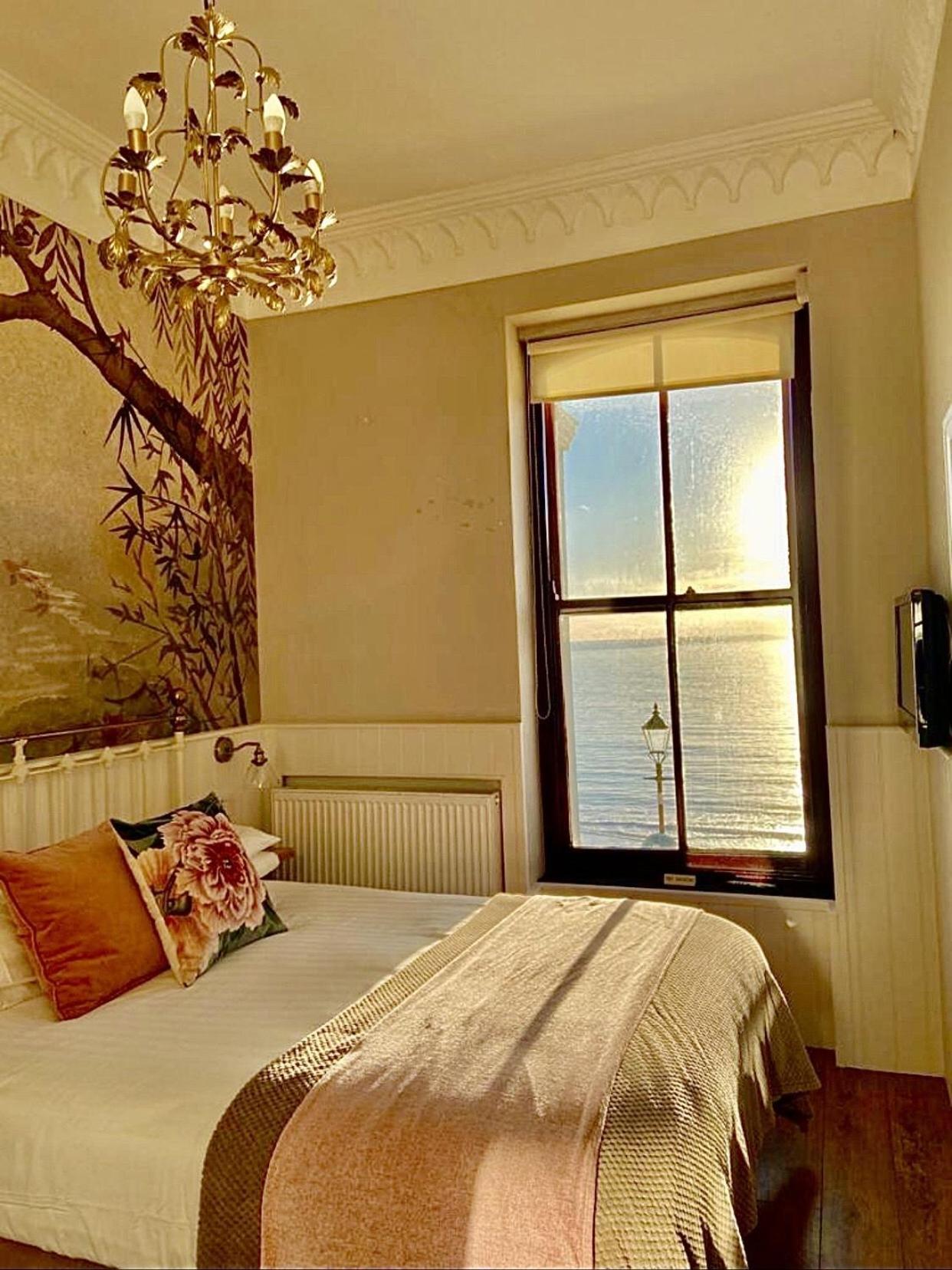 No: 1 The Esplanade Guest Accommodation. Тенби Номер фото
